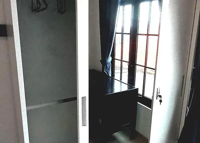 Two Bedrooms Entire House, New